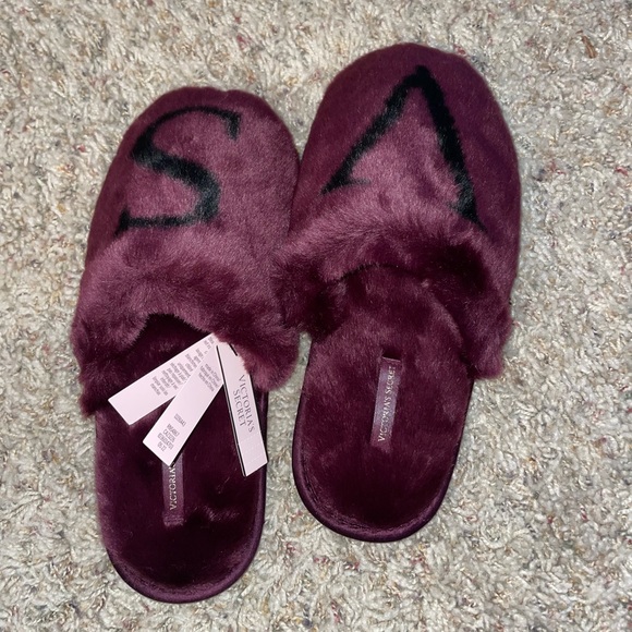 NWT VICTORIA'S SECRET maroon Closed Toe Faux Fur Slipper sz medium limited - Picture 2 of 6